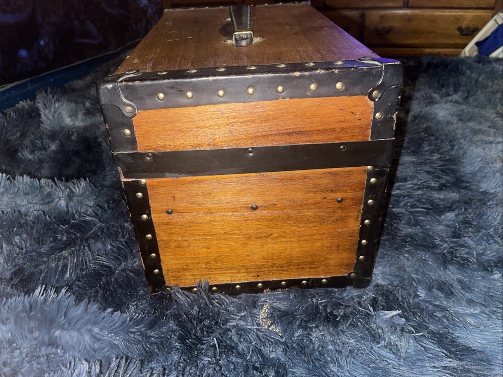 vintage trunks chests