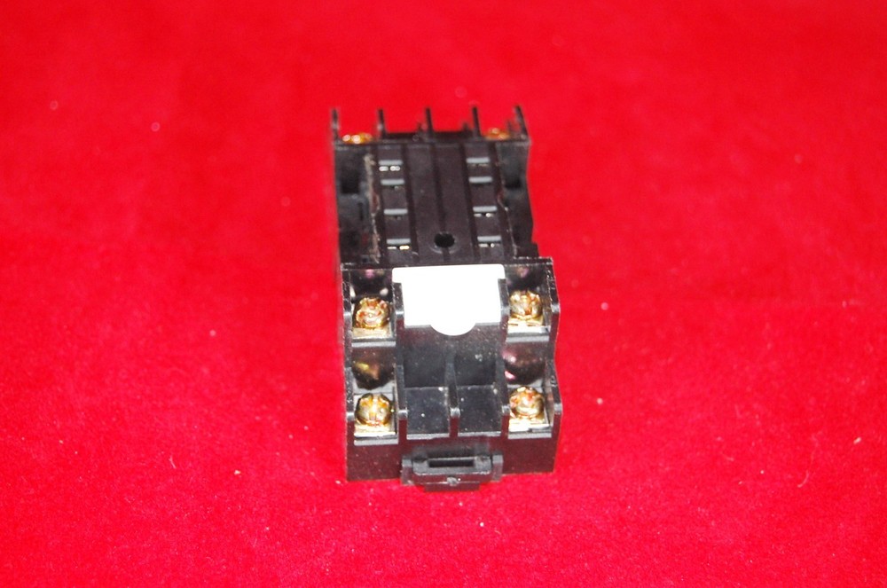 1PC NEW PYF08.5A RELAY SOCKET BASE