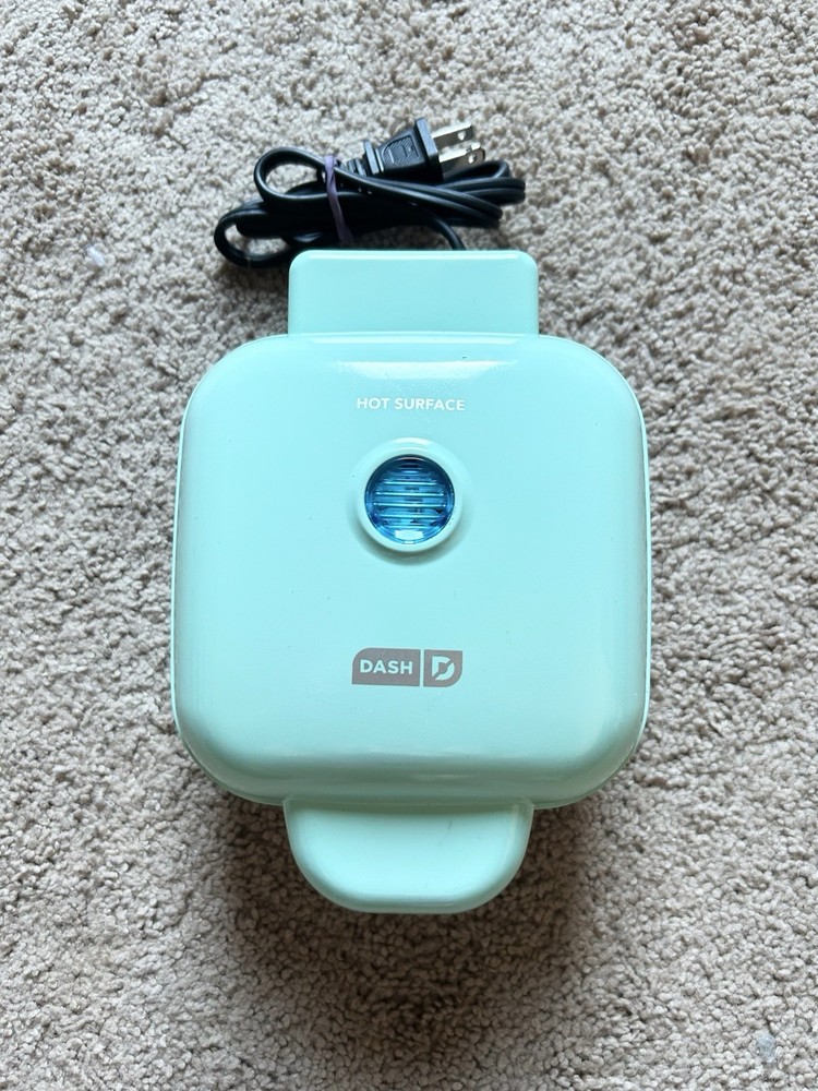 Dash Mini Egg Bite Maker Green Teal Silicon Molds for Countertop