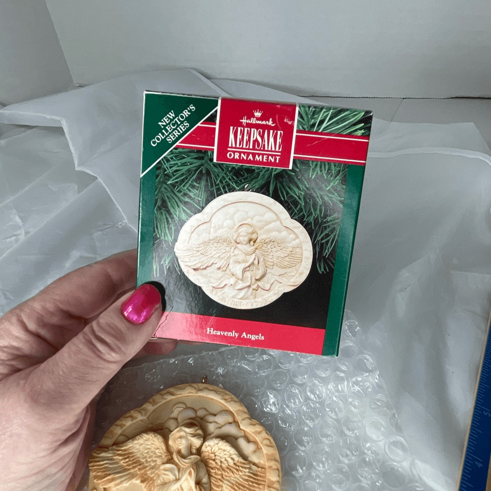 Hallmark 1991 Heavenly Angels keepsake ornament