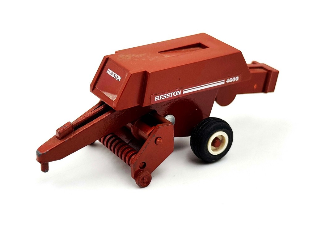 1/64 Hesston 4600 Inline Square Baler