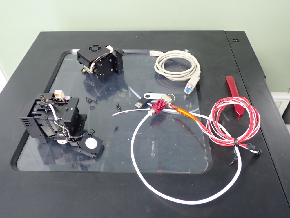 RAISE3D E2 3D PRINTER FOR PARTS/NOT WORKING