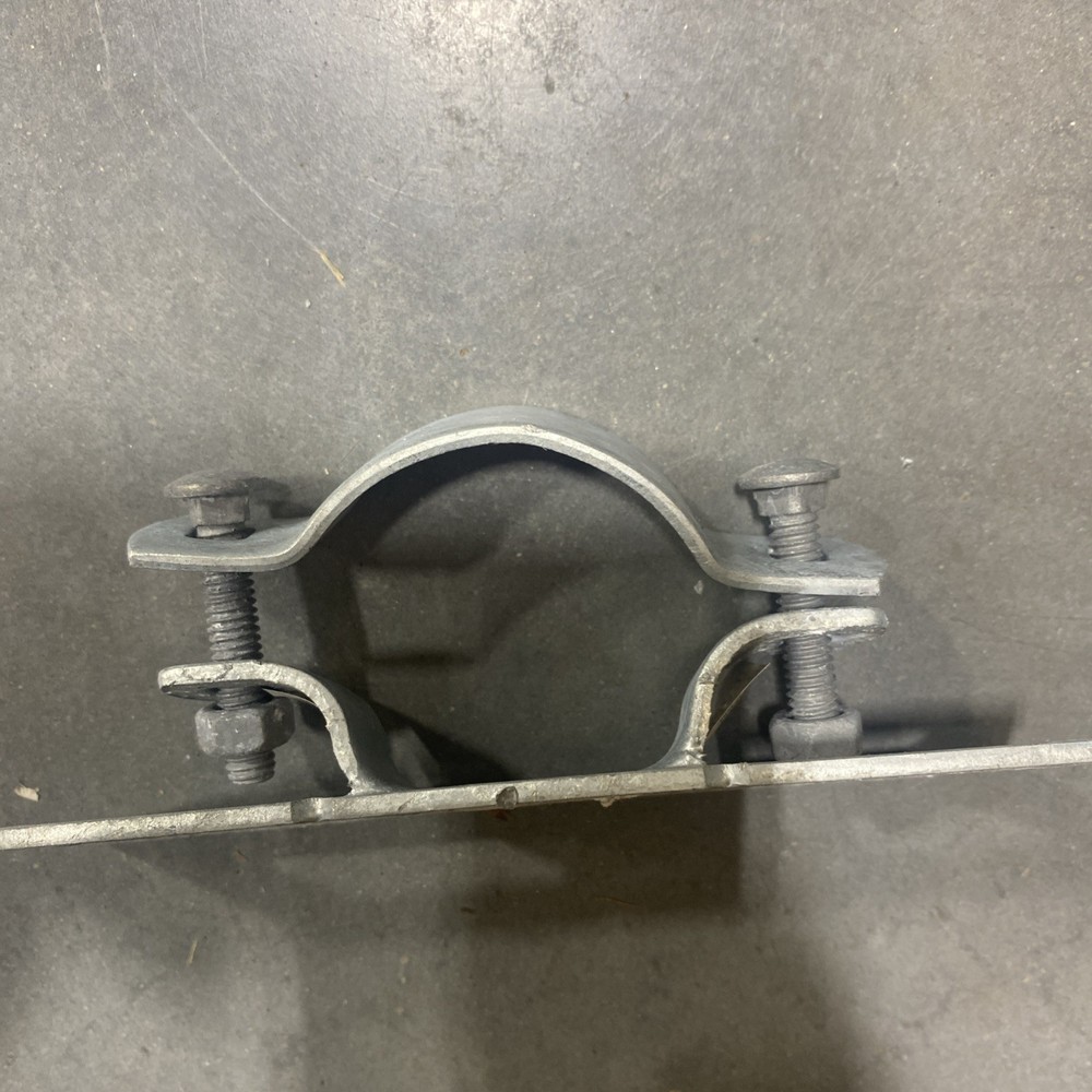 EVERBILT 328594EB 2-3/8 IN. CHAIN LINK FENCE POST ADAPTER BRACKET