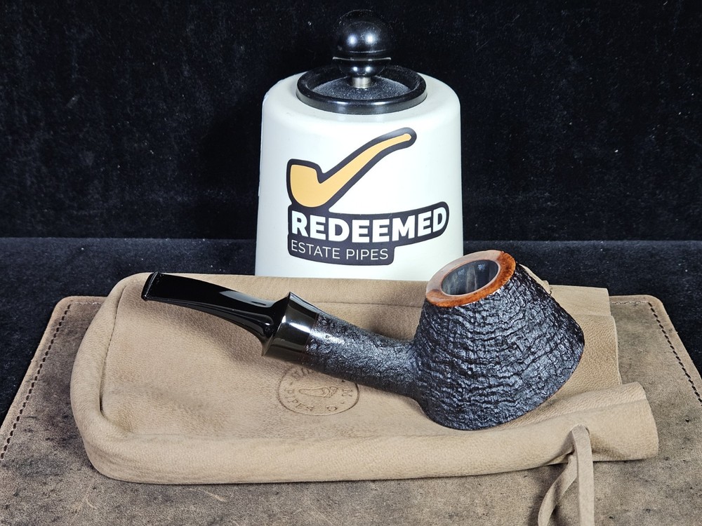 Gorgeous! Yang Kun Sandblasted Volcano w/ Smooth BaseArtisan Pipe