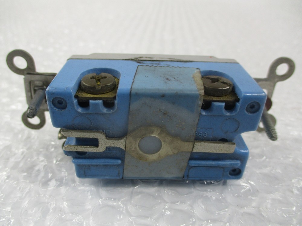 HUBBELL SERIES 1200 RECEPTACLE 15AMP NSNP