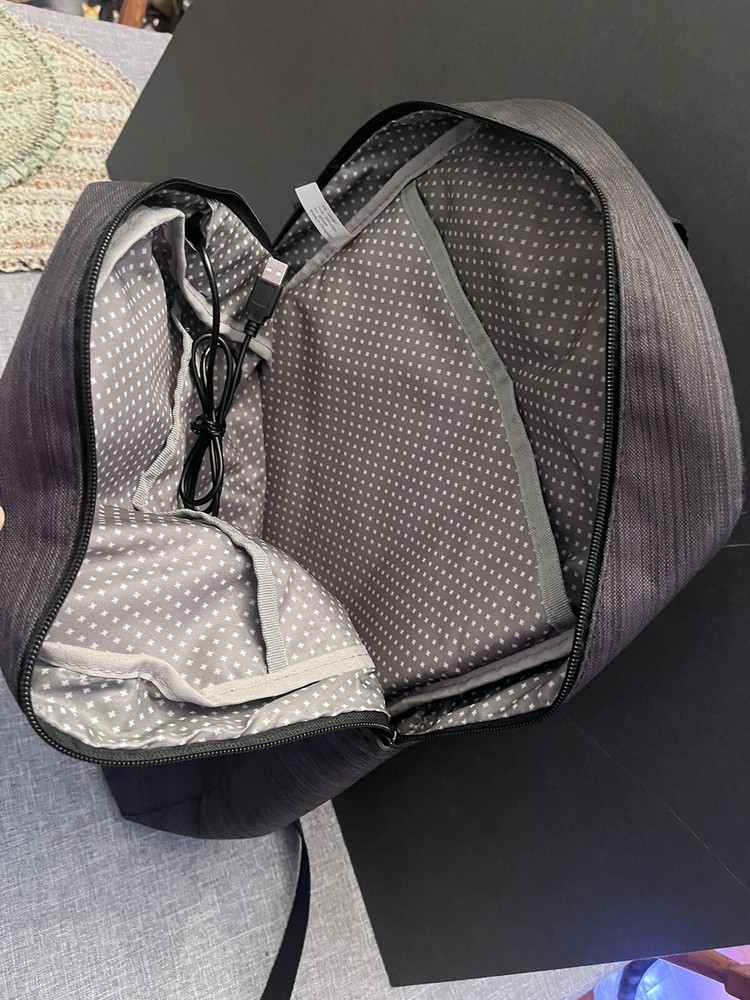 The JANNY 15" Computer Backpack Features USB port with Cable