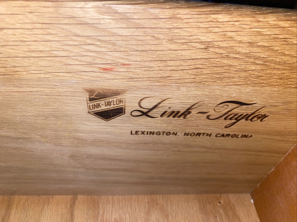 Very Nice LINK-TAYLOR Heirloom Solid Mahogany Queen Anne Buffet
