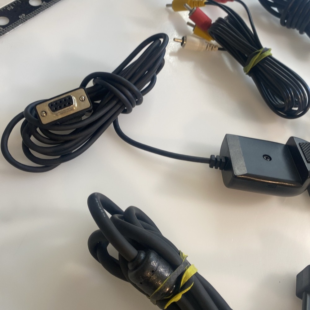 InFocus LP400 800x600 Projector 📽️ Untested Powers 🆙 and runs za3