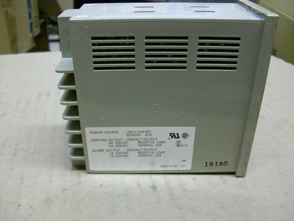 OMRON E5ES-R1P TEMPERATURE CONTROLLER