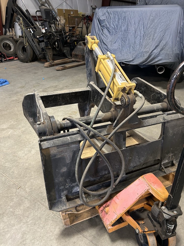 North American Attachments Root Grapple for Skid Steer Loader