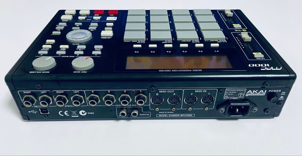 AKAI MPC1000 Black Sequencer Sampler Drum Machine Japan