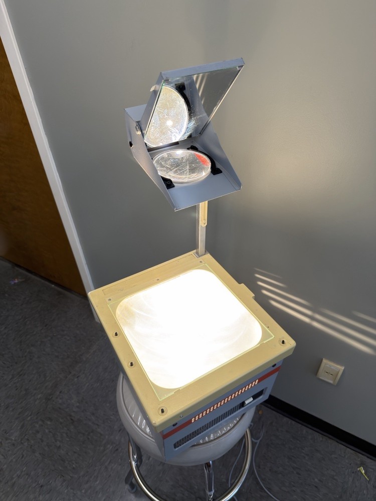 STRANGER THINGS S5 Apollo AI-1000 Overhead Projector