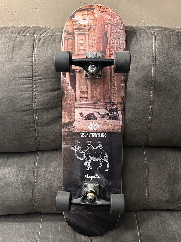 MAGENTA VISUAL TRAVELING COLLAB (8.5) Skateboard