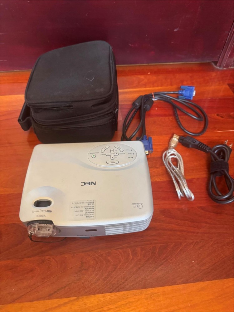 NEC LT20E Projector with Carry Case