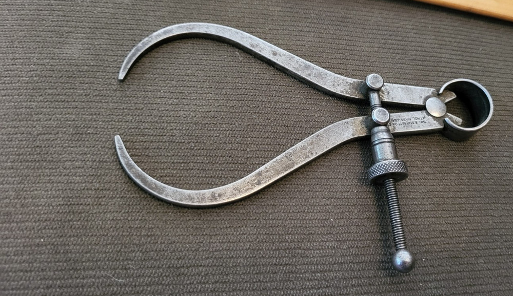 Starrett 4" Flat Leg Outside Caliper/Divider W Split Nut-B