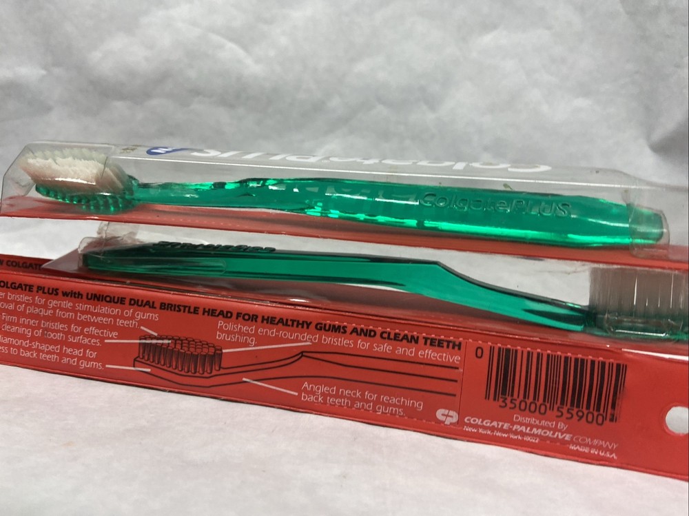 4COLGATE PLUS TOOTHBRUSH YOUTH MEDIUM SCUFFED EXTERIOR
