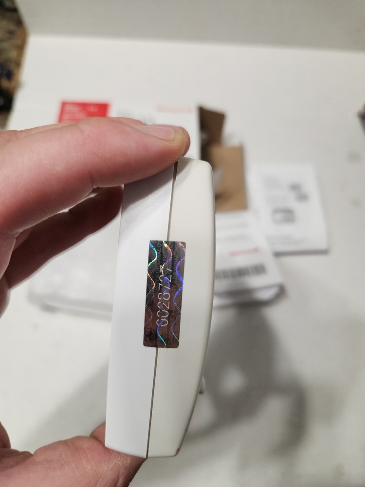 Honeywell PRO 4000 Programmable Thermostat (TH4210D1005)