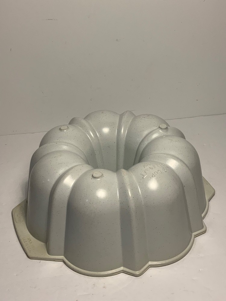 Nordic Ware 9 Cup White Bundt Cake Pan