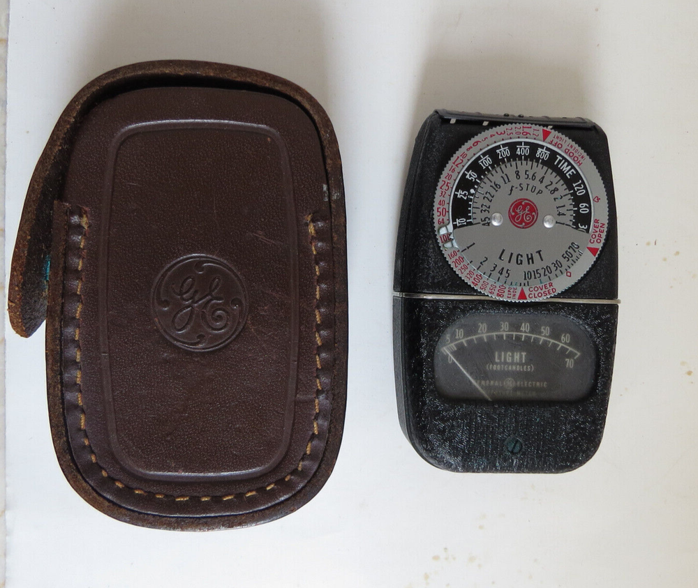 General Electric Exposure Light Meter Model DW 68 with Case