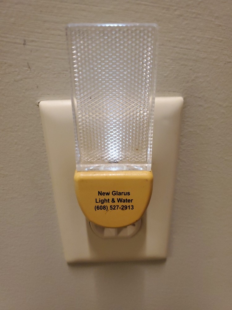 Vintage New Glarus Light & Water Plug In Night Light - Works Fine