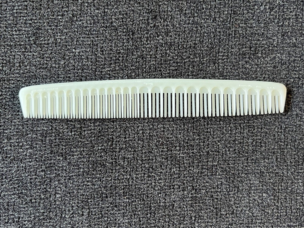Tupperware Tupper Comb White Cream 6.5 Inches