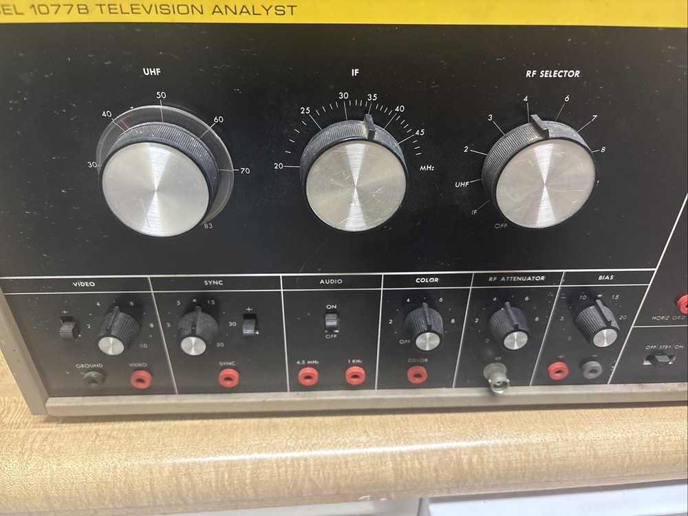 B&K 1968 Precision Model 1077B Television Analyst Powers On!
