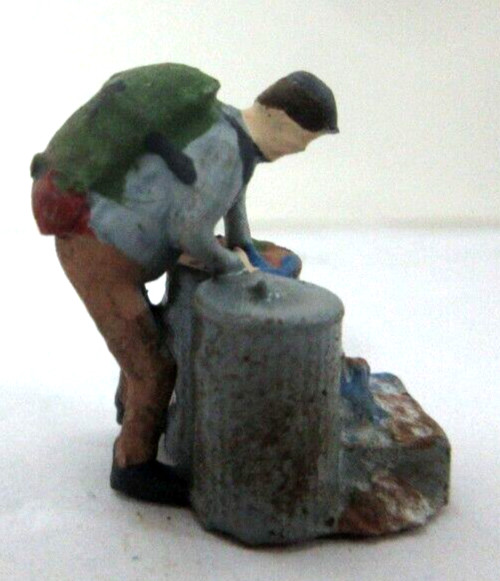 HO SCALE PREISER MAN GOING THRU GARBAGE