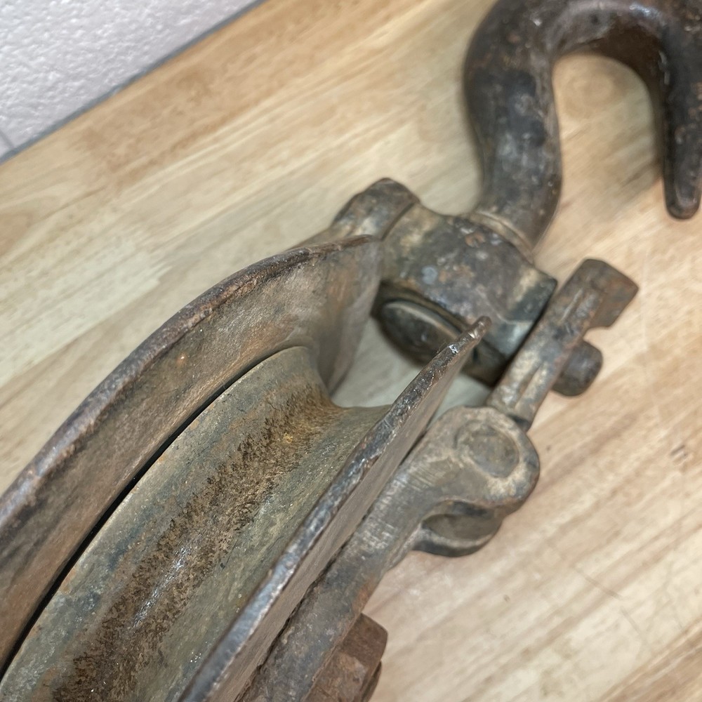 Industrial Snatch Block Solid Iron Pulley - 45lbs