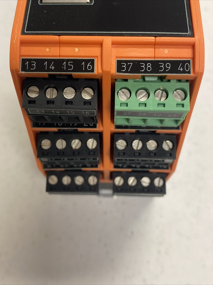 New IFM EFECTOR VSE100 800 Vibration Diagnostic Sensor Controller, K AB 0812