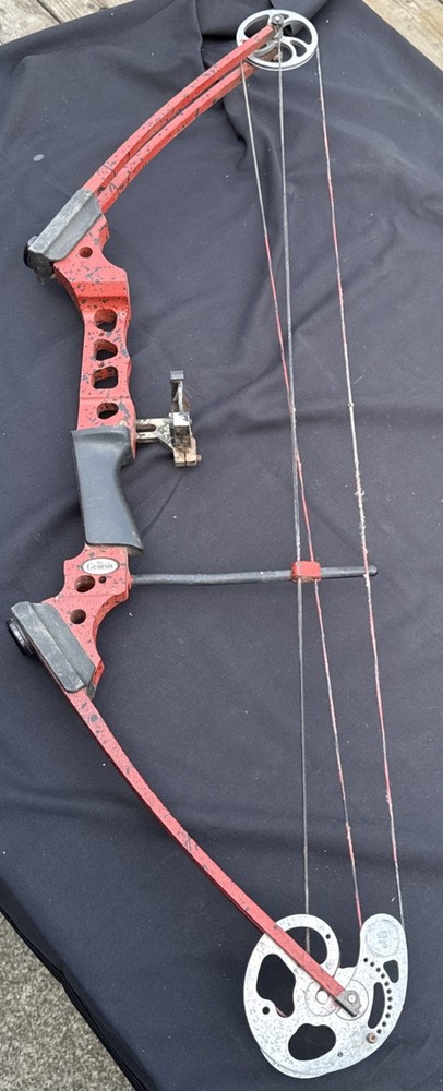 Genesis Archery Pro Compound Bow (Right Hand, Red)