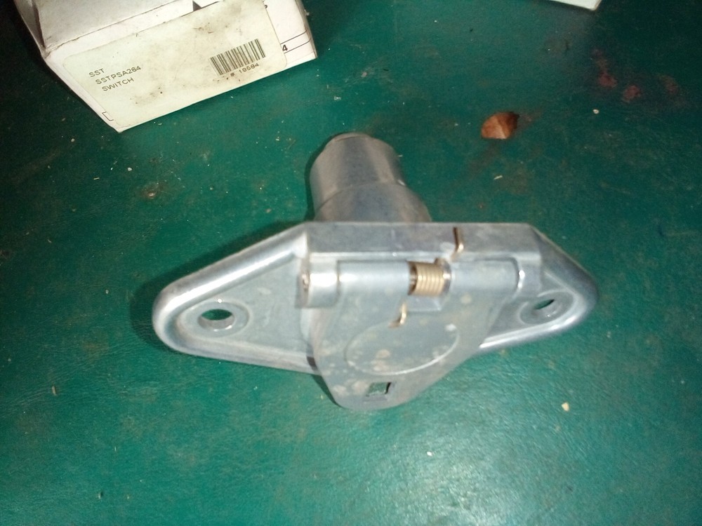 New Grote 82-1020 4-Pole Trailer Socket