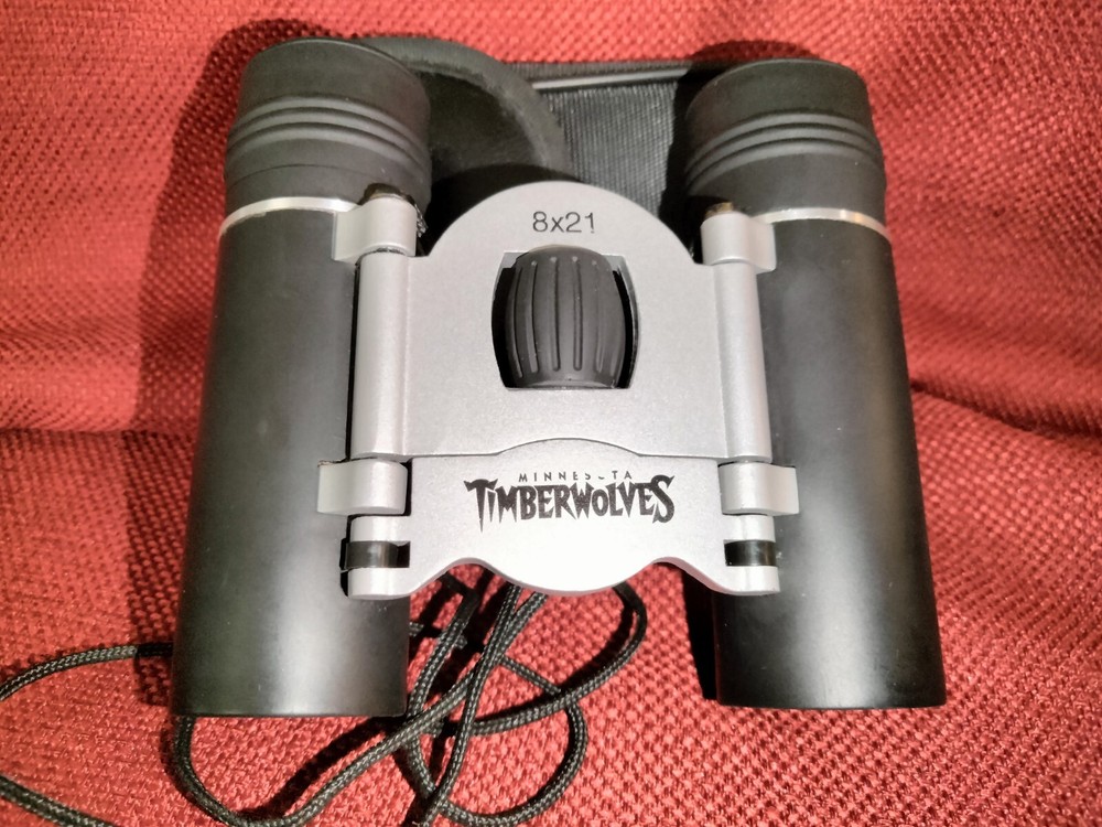 Minnesota Timberwolves small compact 8x21 binoculars with case, work great VG