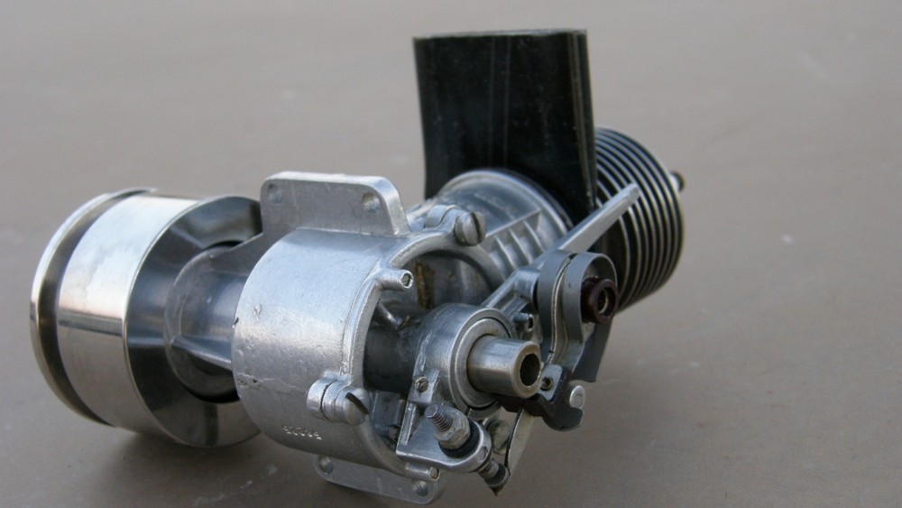 OK 60 TORONADO RACEWAY TETHER CAR / MARINE Spark Ignition Model Engine