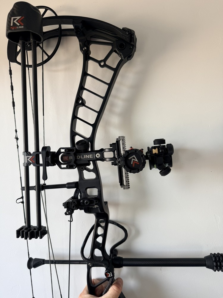 Bowtech Justice Black Right Hand 70# 25.5-31" Compound Bow