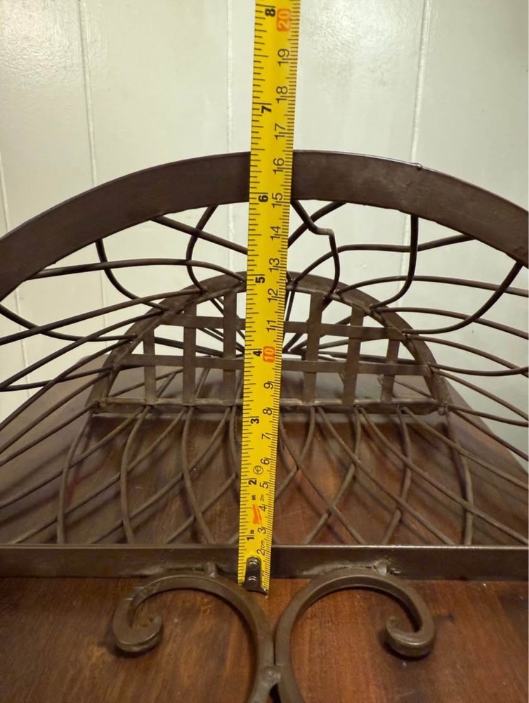 Decorative wrought iron Metal wall-mounted basket/planter/wall pocket scrollwork