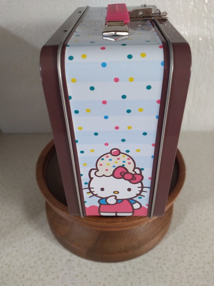 HELLO KITTY LUNCHBOX 2011