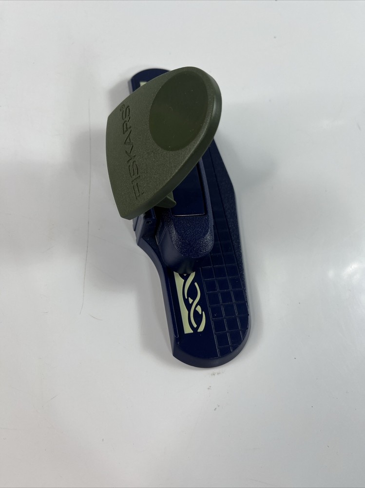 Fiskars Wave Braid Continuous Edge Border -Twisted Rope-Card Craft-Scrapbook