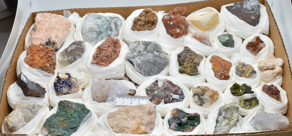 ASSORTED MINERALS CRYSTALS COLLECTION M368