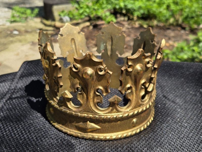 Vtg. Solid Brass Crown. Unmarked.