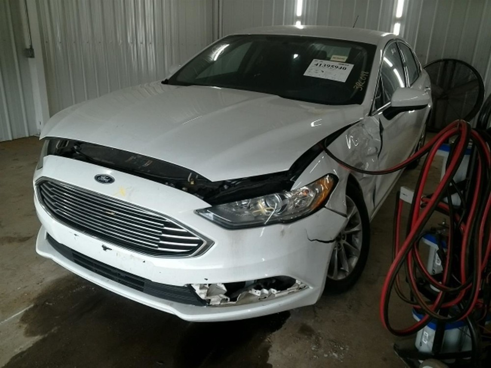 FUSION 2017 High Mounted Stop Light 104824032