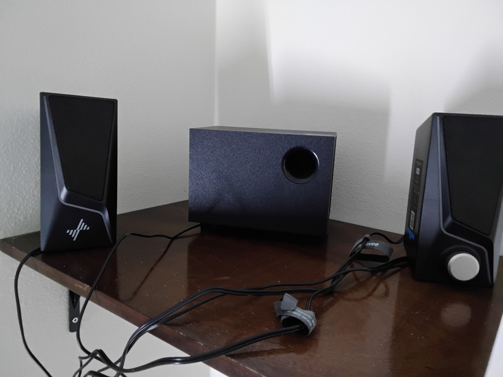 Nylavee Subroofer Speaker, Mint