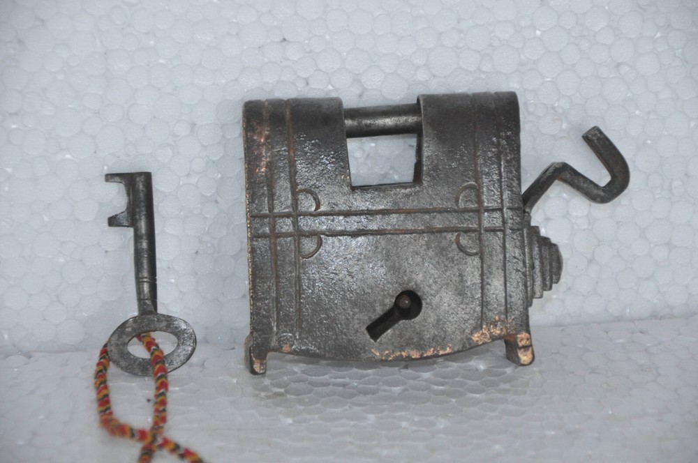 Vintage Iron Handcrafted Unique Square Shape Line Engraved Padlock