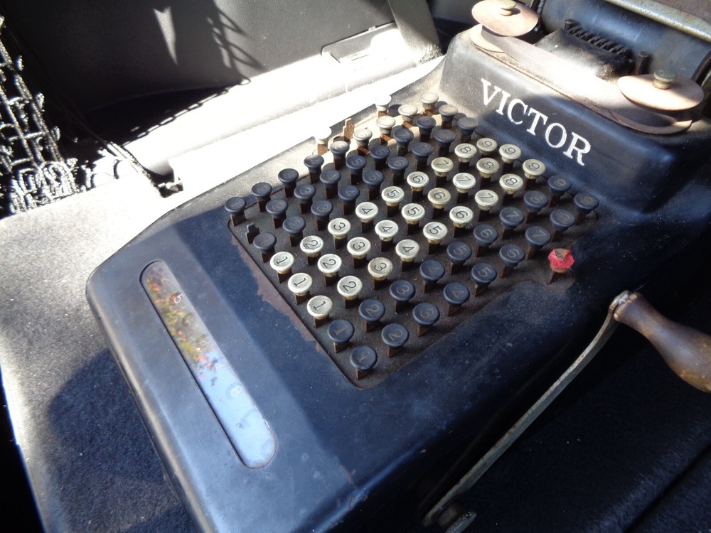 Antique Vintage Victor Hand Crank Adding Machine 1920’s 1930’s functional