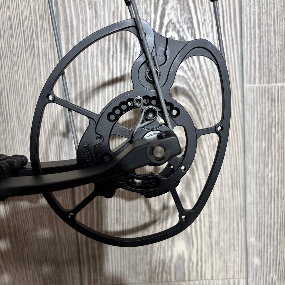 Elite Eon Mountain Tan RH 70lbs