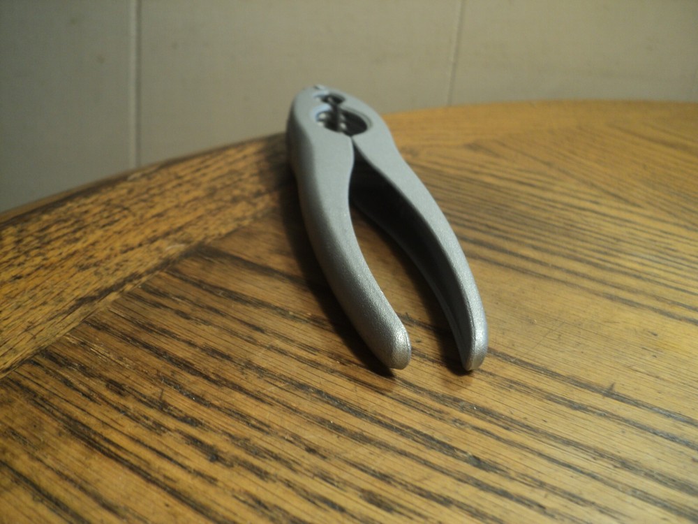 Altonkar Aluminum Nut Cracker Kitchen Tool 7-1/16" Long