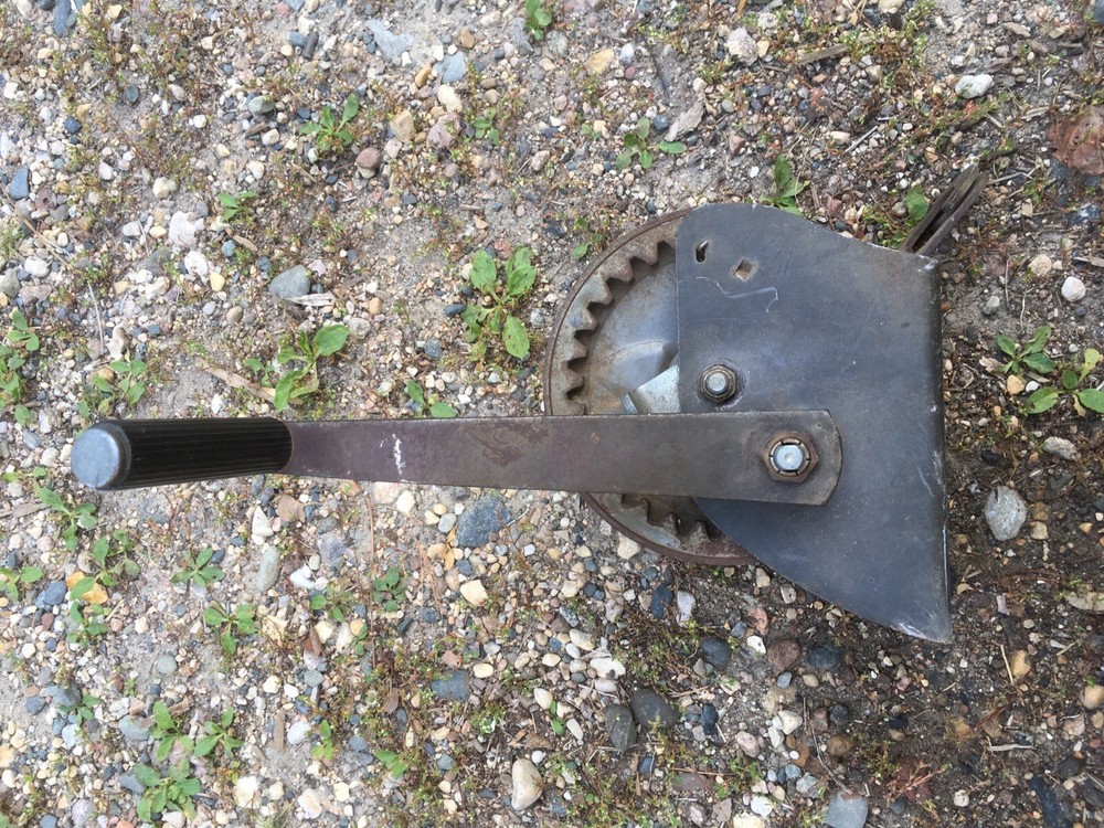 DUTTON LAINSON Model 825 Ratcheting Trailer Hand Winch