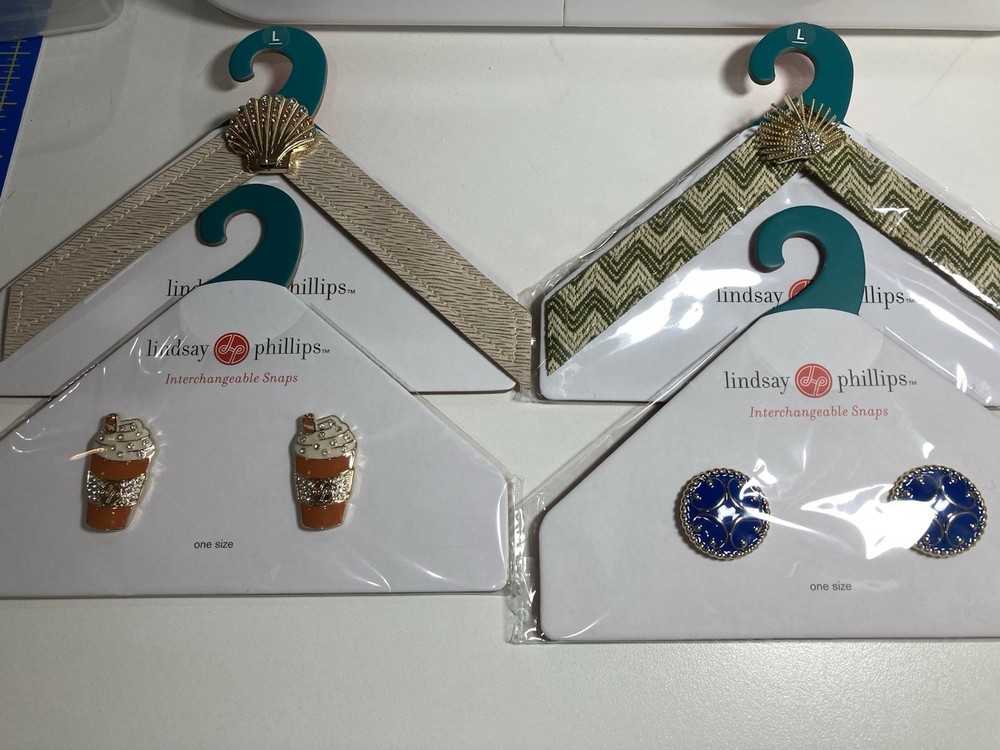Lindsay Phillips Switch flops 2 Large Interchangeable Straps /Two Sets Of Snaps