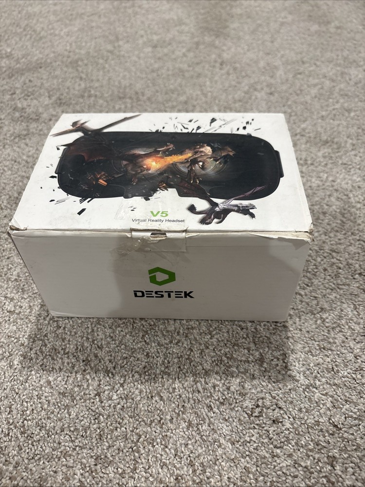 DESTEK V5 VR Headset with Bluetooth Controller