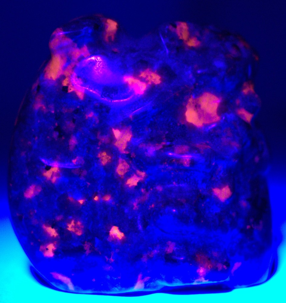 UV Reactive Yooperlite Squirrels 1.89"/138 Grams