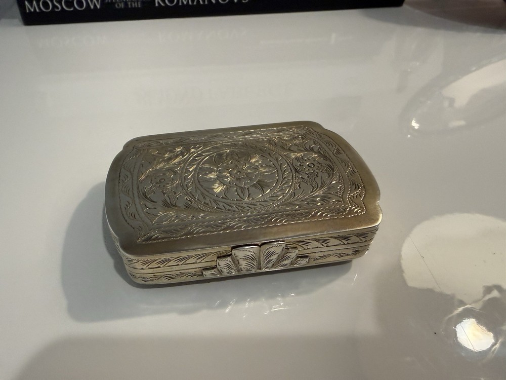 Antique silver gilt snuff box set with natural amethyst